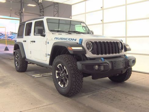 Used 2024 Jeep Wrangler Unlimited Rubicon 4xe w/ Convenience Group AWD/4WD image 6