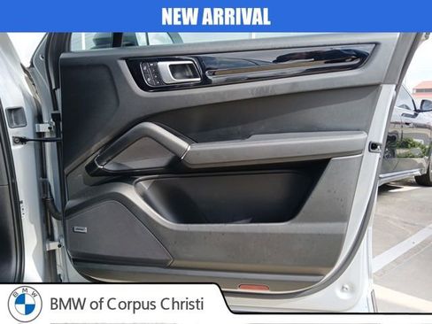 Used 2022 Porsche Cayenne S image 14