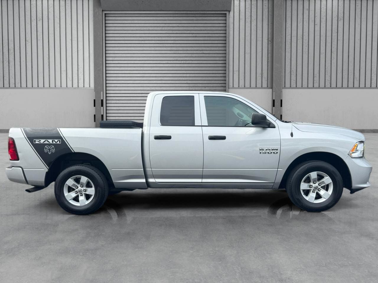 Used 2017 RAM 1500 Express AWD/4WD image 30