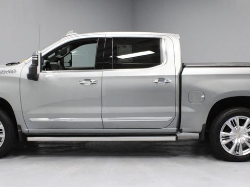 Used 2025 Chevrolet Silverado 1500 High Country w/ High Country Premium Package AWD/4WD image 8