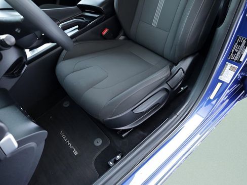 Used 2021 Hyundai Elantra SE image 20