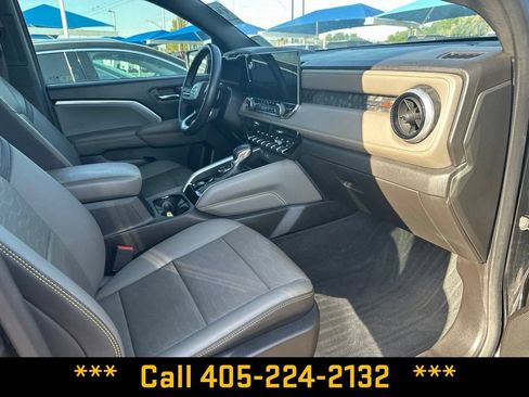 Used 2024 Chevrolet Colorado ZR2 w/ ZR2 Convenience Package III AWD/4WD image 24
