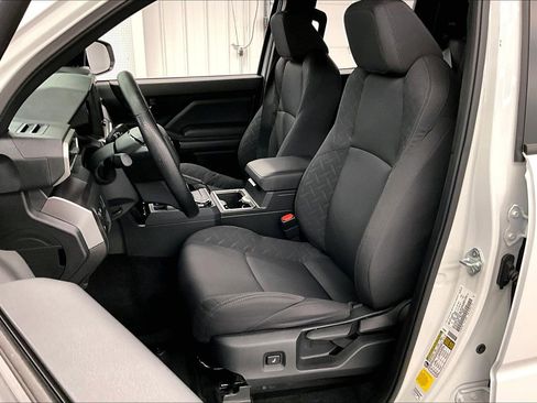 Used 2025 Toyota Tacoma SR5 AWD/4WD image 23