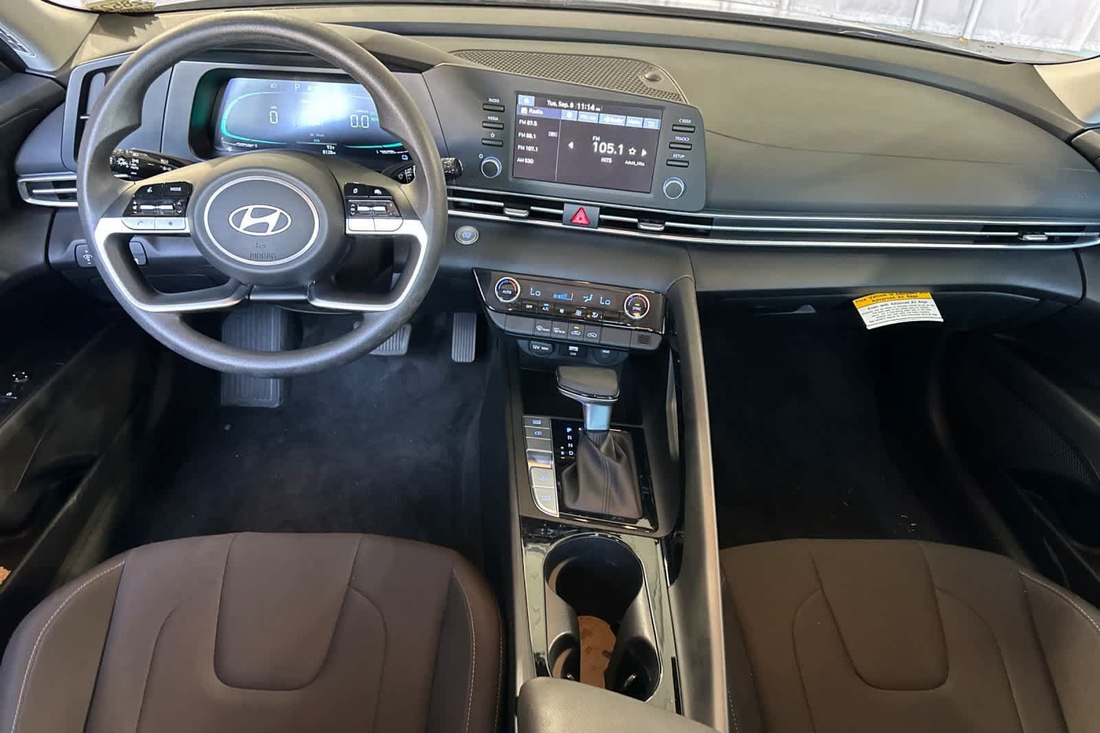 Used 2026 Hyundai Elantra Hybrid FWD image 4