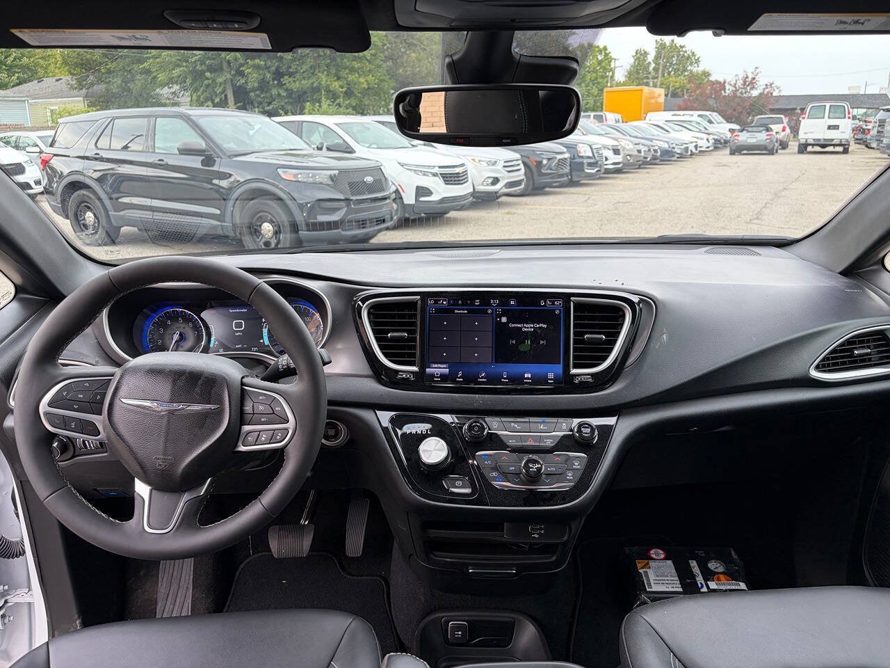 Used 2026 Chrysler Pacifica Select FWD image 10