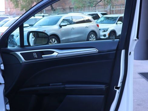 Used 2019 Ford Fusion SE FWD image 29