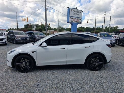 Used 2021 Tesla Model Y Long Range AWD/4WD image 2