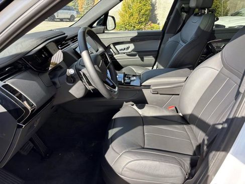 Used 2025 Land Rover Range Rover Sport image 10