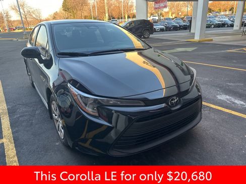 Used 2025 Toyota Corolla LE image 3