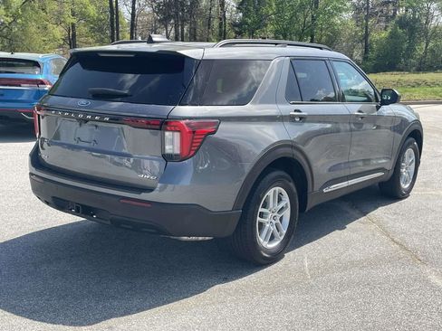 Used 2025 Ford Explorer Active AWD/4WD image 5