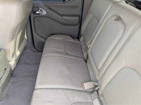 Used 2014 Nissan Frontier SL w/ SL Moonroof Package image 28