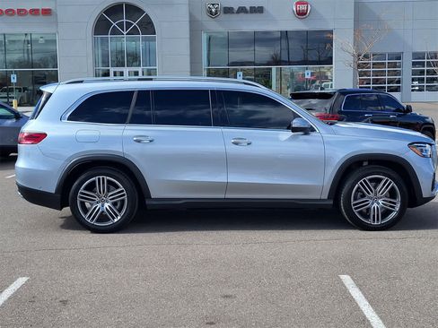 Used 2024 Mercedes-Benz GLS 450 4MATIC image 4