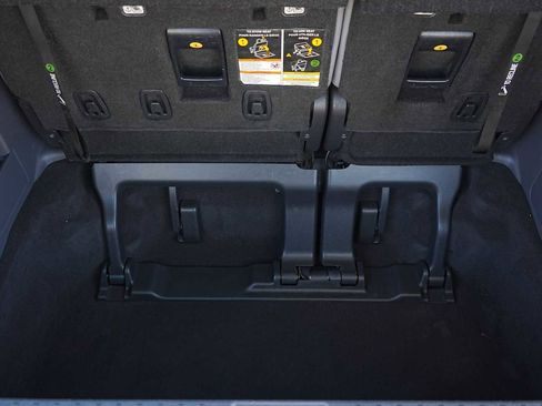 Used 2023 Toyota Sienna XLE FWD image 27