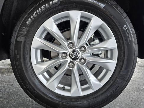 Used 2025 Toyota Corolla Cross LE FWD image 61