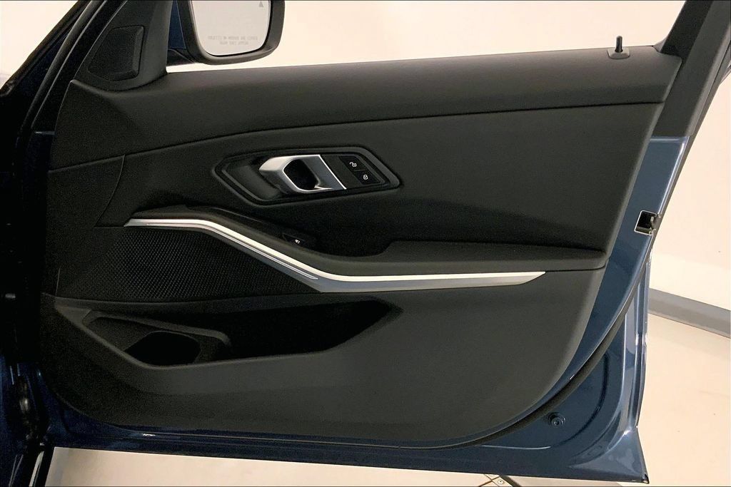 Certified 2025 BMW 330i Sedan RWD image 24