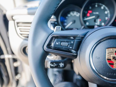 Certified 2026 Porsche Macan image 17