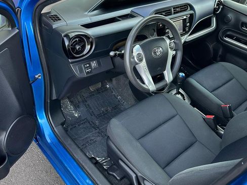 Used 2016 Toyota Prius C Two image 2