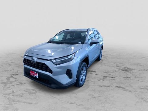 Used 2025 Toyota RAV4 XLE AWD/4WD image 6