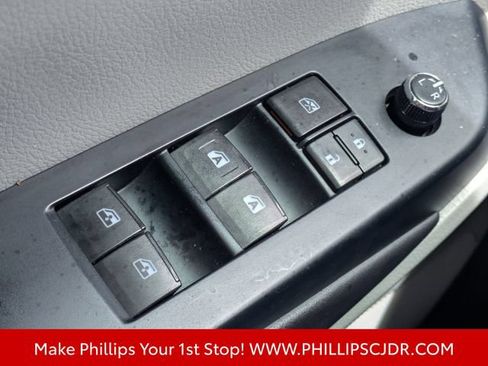 Used 2017 Toyota Highlander XLE FWD image 25