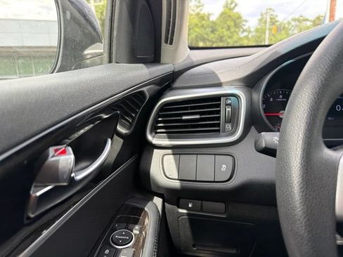 Used 2020 Kia Sorento FWD V6 image 11