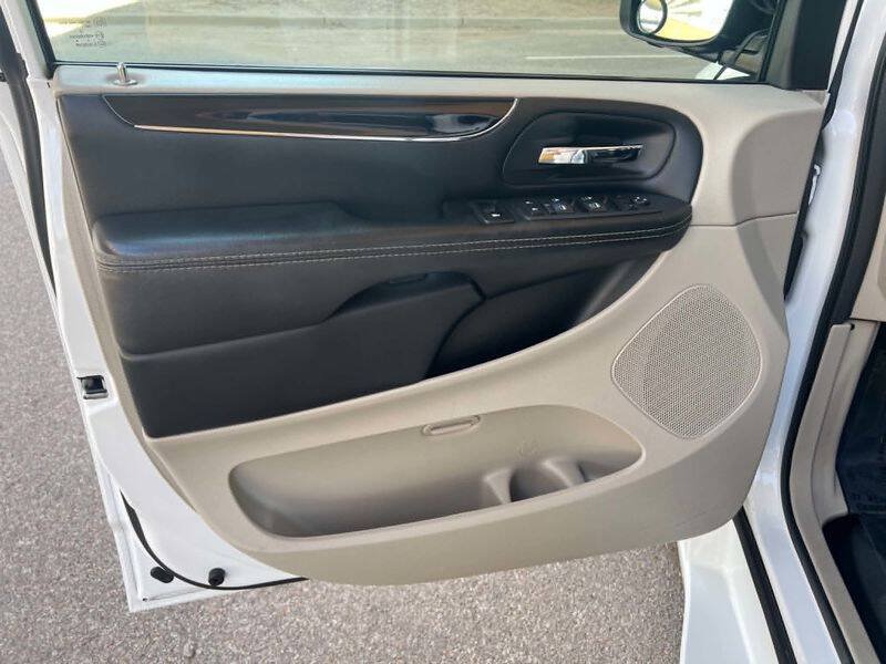 Used 2018 Dodge Grand Caravan SXT FWD image 14