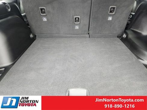 Used 2025 Jeep Grand Cherokee Limited w/ Luxury Tech Group II image 34