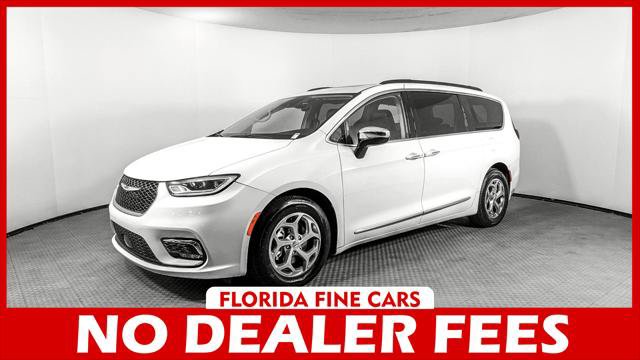 Used 2023 Chrysler Pacifica Limited FWD image 1