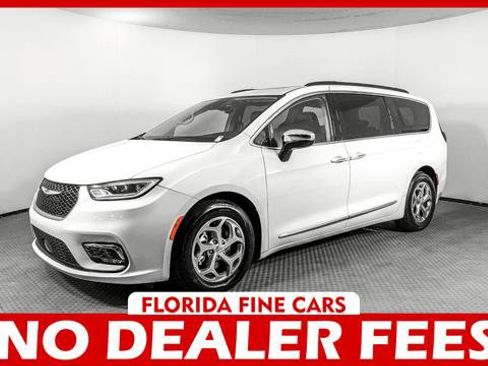 Used 2023 Chrysler Pacifica Limited FWD image 1