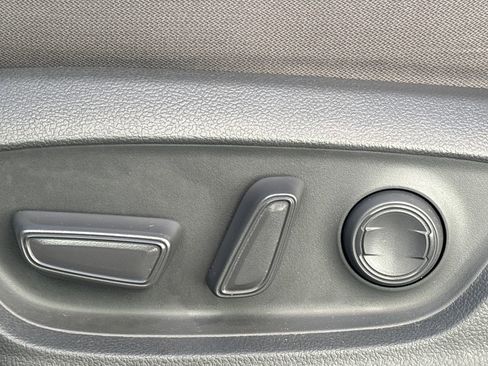 Used 2020 Toyota Camry LE image 9