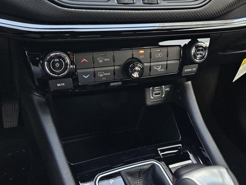 New 2026 Jeep Compass Latitude image 20