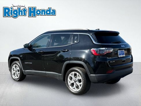 Used 2025 Jeep Compass Latitude AWD/4WD image 4