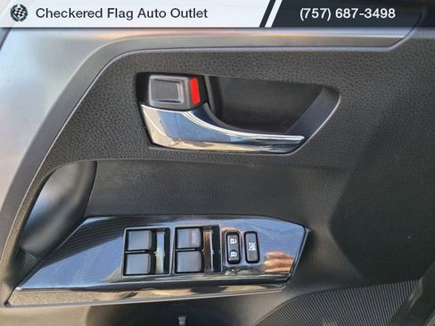 Used 2018 Toyota RAV4 SE image 22