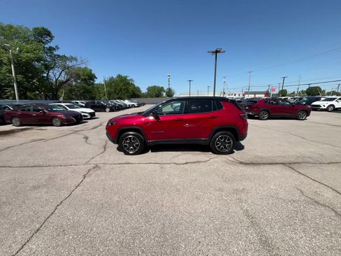 Used 2025 Jeep Compass Trailhawk AWD/4WD image 16