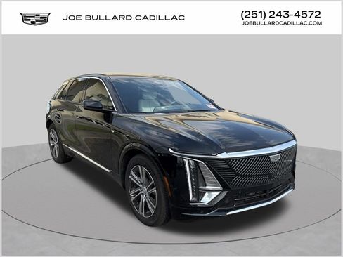 Used 2024 Cadillac Lyriq Luxury w/ LPO, Floor Liner Package RWD image 1