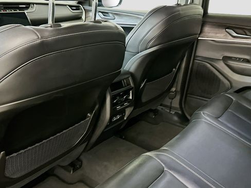 Used 2023 Jeep Grand Cherokee Limited w/ Black Appearance Package image 28