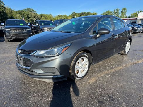 Used 2017 Chevrolet Cruze LT w/ Convenience Package FWD image 1