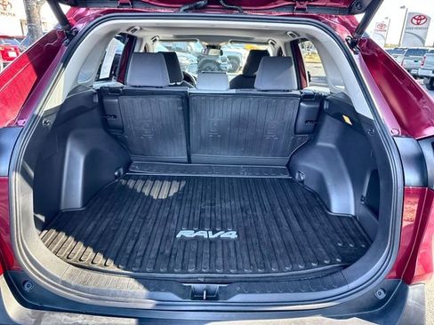 Used 2020 Toyota RAV4 XLE image 32