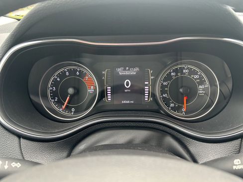 Used 2020 Jeep Cherokee Latitude Plus w/ Cold Weather Group AWD/4WD image 24