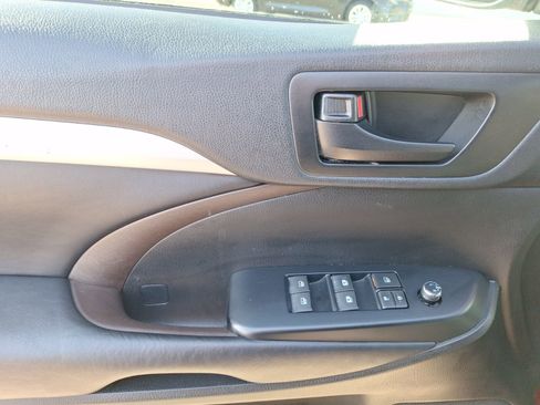 Used 2019 Toyota Highlander Plus image 17