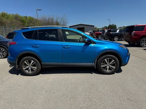 Used 2018 Toyota RAV4 XLE AWD/4WD image 5