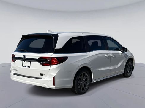 New 2026 Honda Odyssey Touring image 4