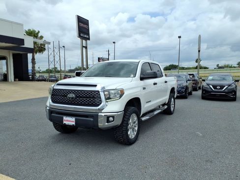 Used 2018 Toyota Tundra SR5 w/ SR5 Upgrade Package AWD/4WD image 4