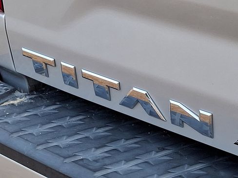 Used 2020 Nissan Titan SV w/ SV Convenience Package image 5