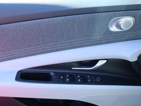 New 2025 Hyundai Elantra Limited image 22