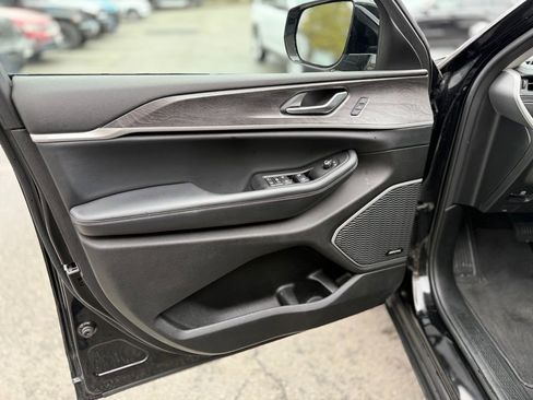 Used 2022 Jeep Grand Cherokee L Limited AWD/4WD image 18