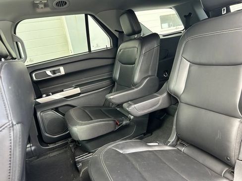 Used 2023 Ford Explorer XLT w/ Equipment Group 202A AWD/4WD image 9