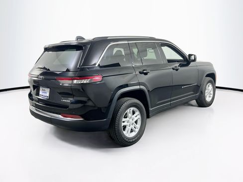 Used 2023 Jeep Grand Cherokee Laredo AWD/4WD image 5