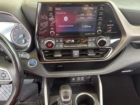 Used 2022 Toyota Highlander XLE image 20