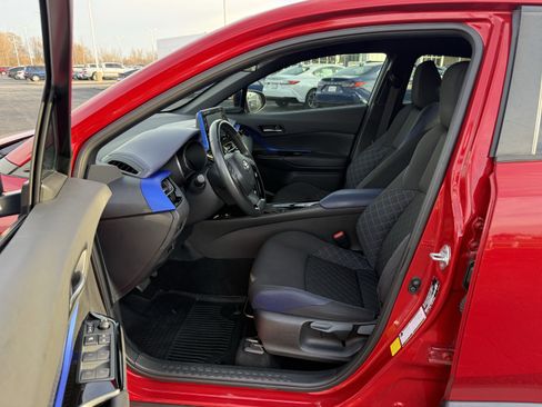 Used 2021 Toyota C-HR XLE image 13