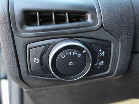 Used 2018 Ford Focus SE image 13